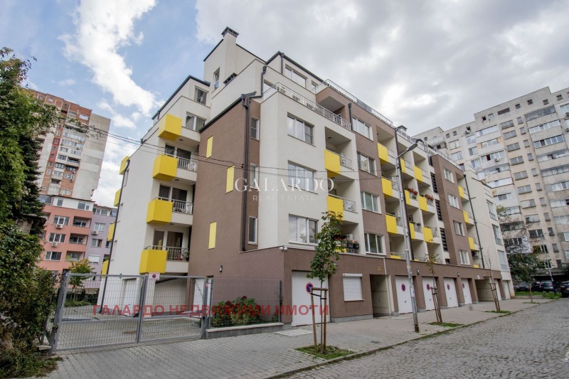 Продава  3-стаен град София , Център , 94 кв.м | 23966436