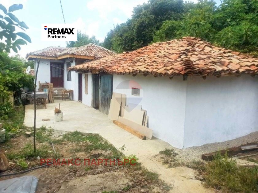 Продава КЪЩА, с. Черни връх, област Шумен