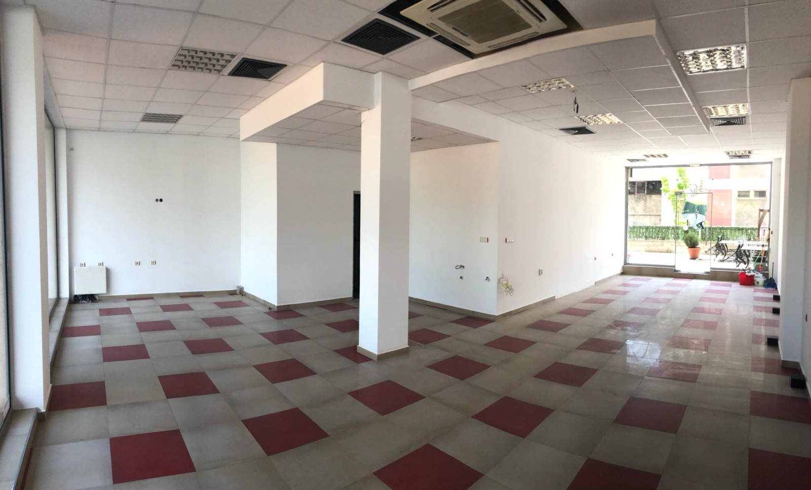 Продава МАГАЗИН, гр. Шумен, Добруджански, снимка 2 - Магазини - 41445637