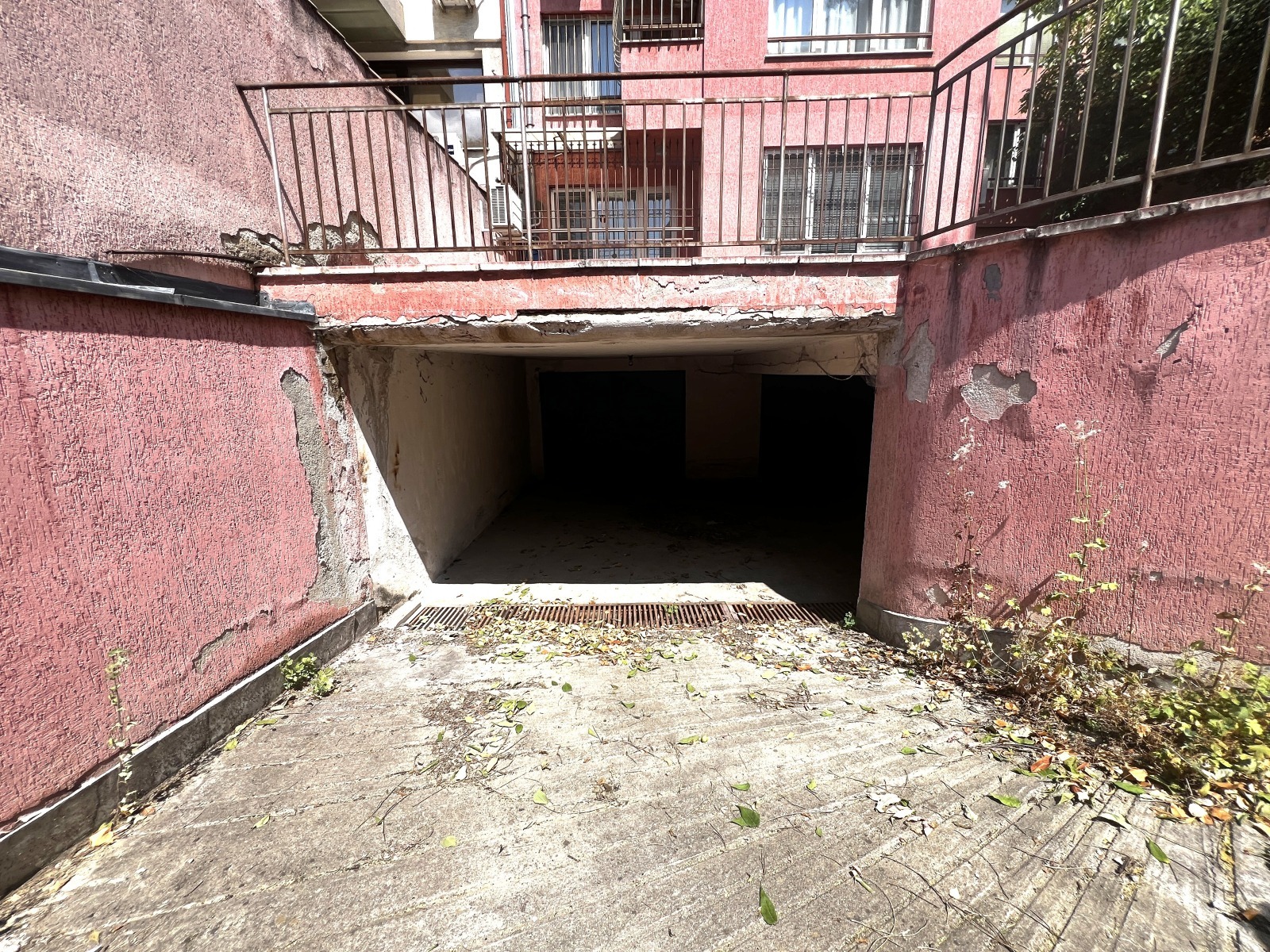 Продава ГАРАЖ, ПАРКОМЯСТО, гр. София, Оборище, снимка 4 - Гаражи и паркоместа - 53619796