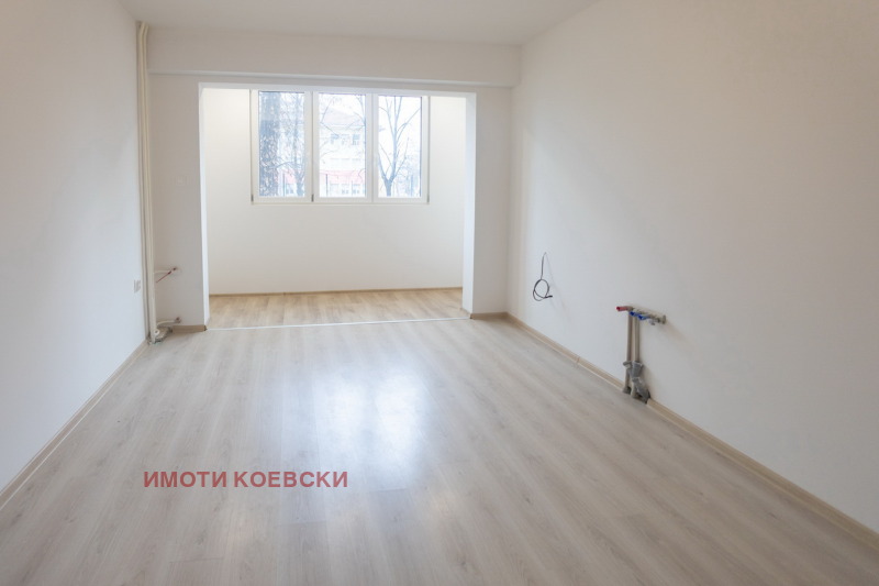 Продава 2-СТАЕН, гр. София, Толстой, снимка 3 - Aпартаменти - 48211640