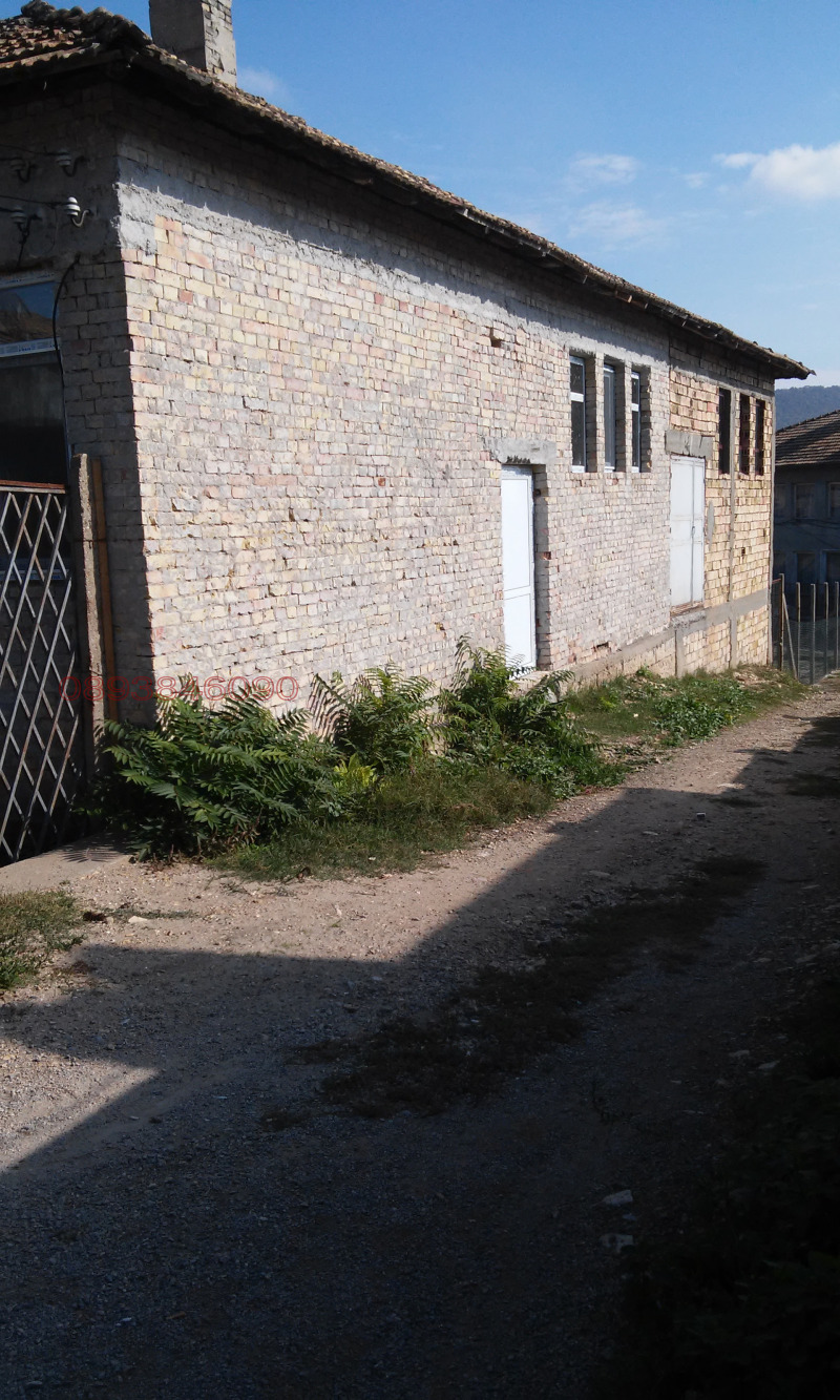 Продава ПРОМ. ПОМЕЩЕНИЕ, с. Крепча, област Търговище, снимка 2 - Производствени сгради - 52781408