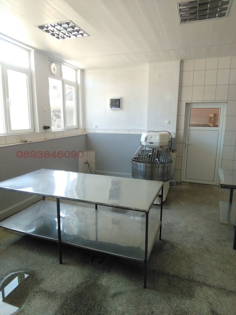 Продава ПРОМ. ПОМЕЩЕНИЕ, с. Крепча, област Търговище, снимка 9 - Производствени сгради - 52781408