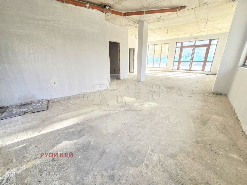 Продава МАГАЗИН в град Варна, Възраждане 1 - 99 кв.м / 129 150 € » 252 595.44 лв., РУДИ КЕЙ