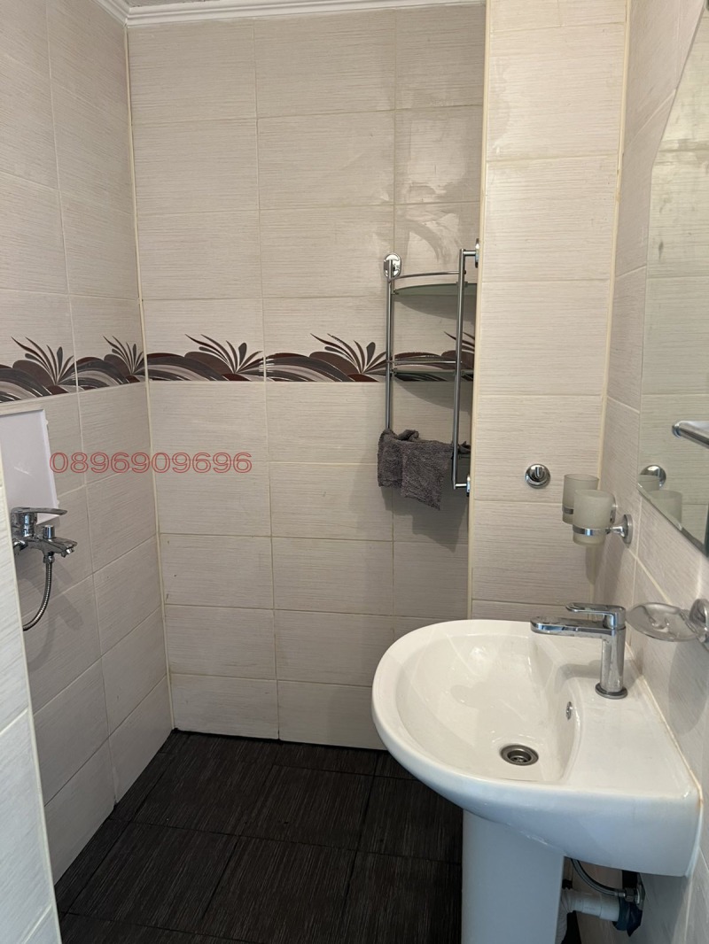 Продава  Многостаен град Пазарджик , Идеален център , 127 кв.м | 35644220 - изображение [15]