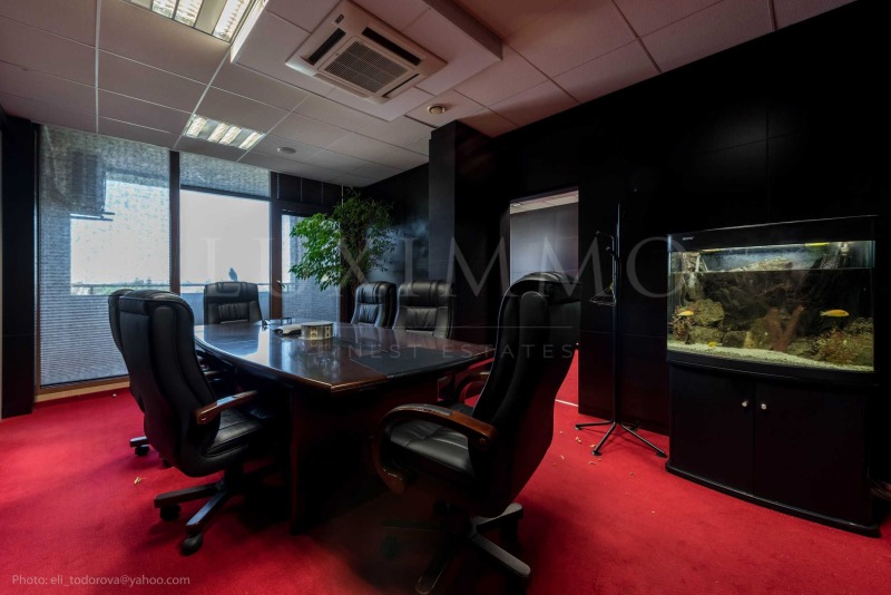 Продава ОФИС в град Варна, Спортна зала - 410 кв.м / 1 435 000 € » 2 806 616.05 лв., ЛУКСИММО - ОФИС ВАРНА
