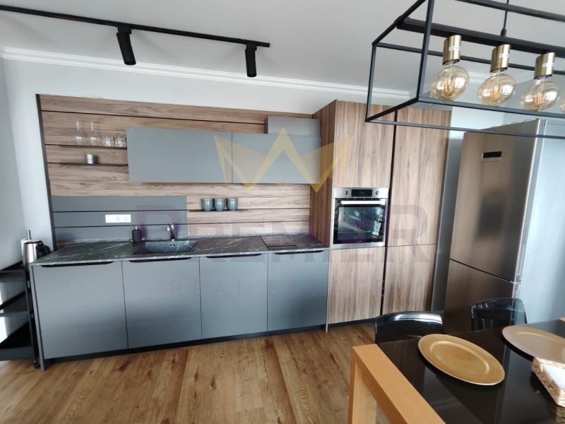 Продава 3-СТАЕН, град Варна, Бриз • 390000 € / 762773.70 лв. • 44161502 1