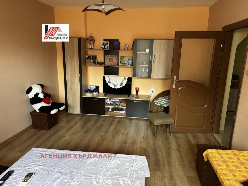 Продава 3-СТАЕН, гр. Кърджали, Възрожденци, снимка 1 - Aпартаменти - 46706623