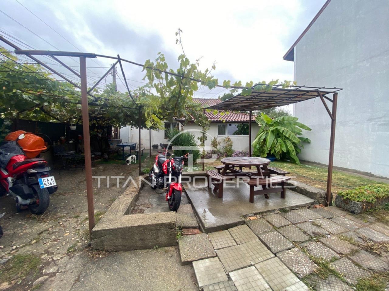 Продава КЪЩА, гр. София, Горна баня, снимка 2 - Къщи - 52048939