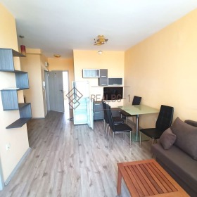 Продажба на тристайни апартаменти в област Добрич - изображение 1 