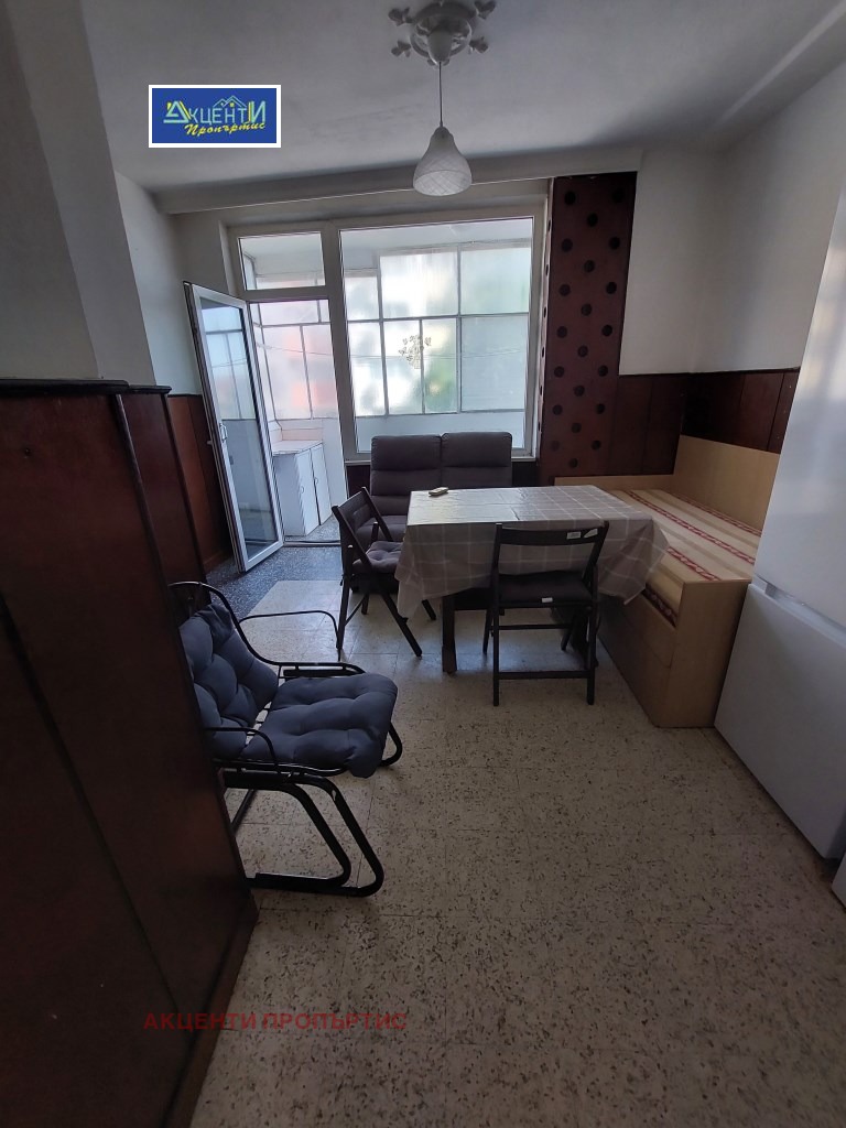 Продава 3-СТАЕН, гр. Велико Търново, Бузлуджа, снимка 2 - Апартаменти - 53998228