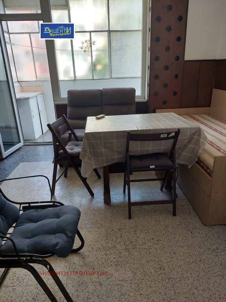 Продава 3-СТАЕН, гр. Велико Търново, Бузлуджа, снимка 2 - Апартаменти - 53998228