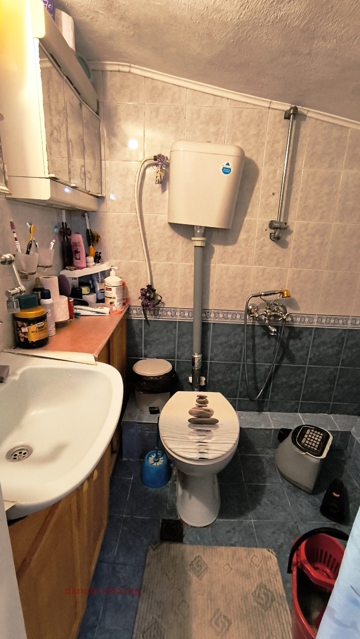 Продава ЕТАЖ ОТ КЪЩА, гр. Русе, Център, снимка 12 - Етаж от къща - 54238645