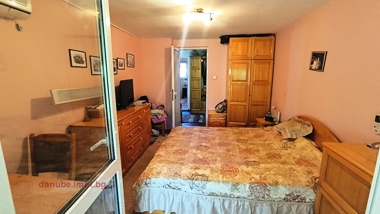 Продава ЕТАЖ ОТ КЪЩА, гр. Русе, Център, снимка 6 - Етаж от къща - 54238645