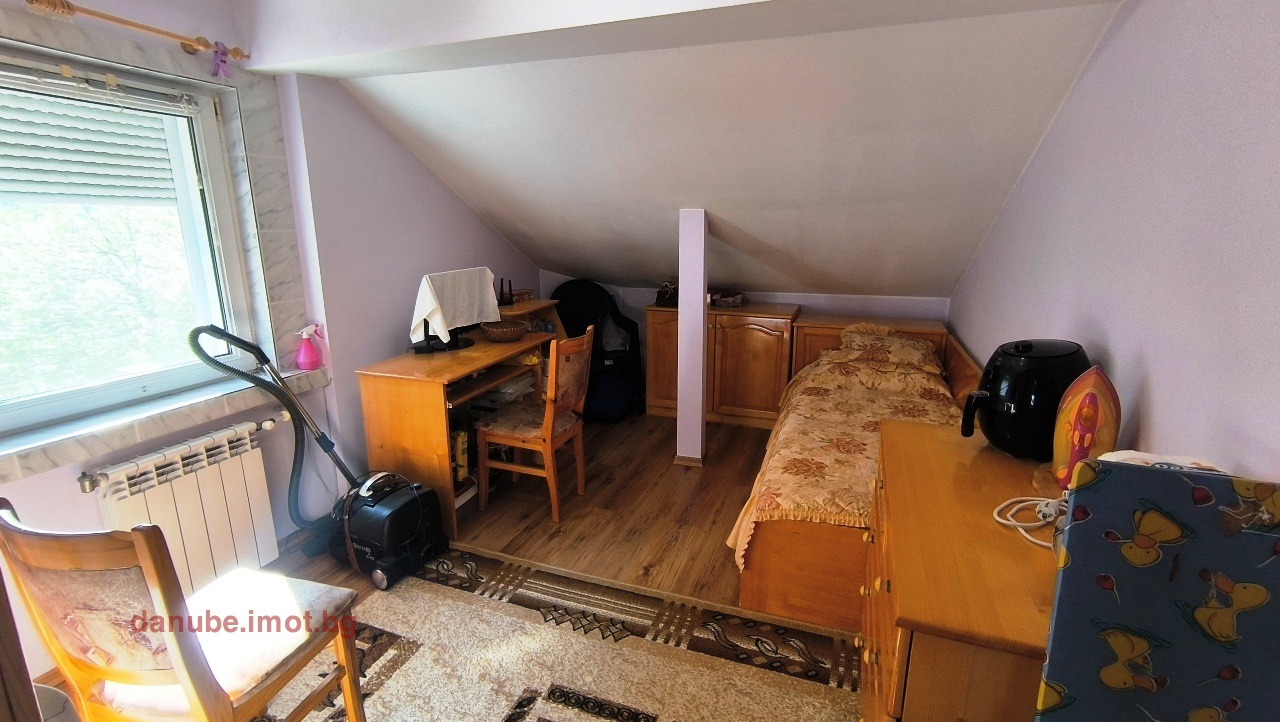 Продава ЕТАЖ ОТ КЪЩА, гр. Русе, Център, снимка 3 - Етаж от къща - 54238645