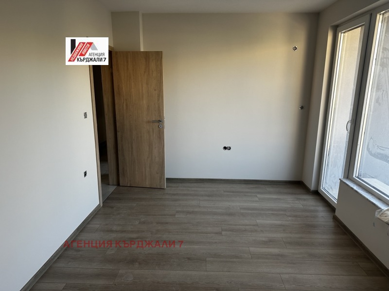 Продава МНОГОСТАЕН, гр. Кърджали, Център, снимка 5 - Aпартаменти - 48304308