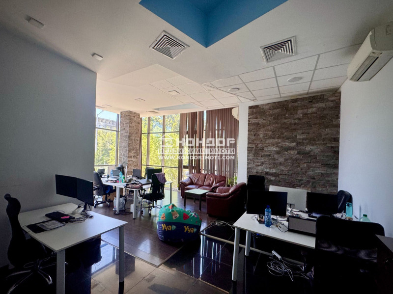 Na prodej  Kancelář Plovdiv , Centar , 120 m2 | 42979597