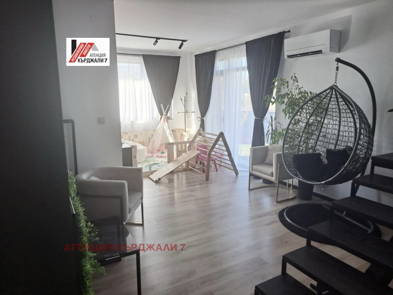 En venta  Casa Kardzhali , Veselchane , 194 metros cuadrados | 98545145