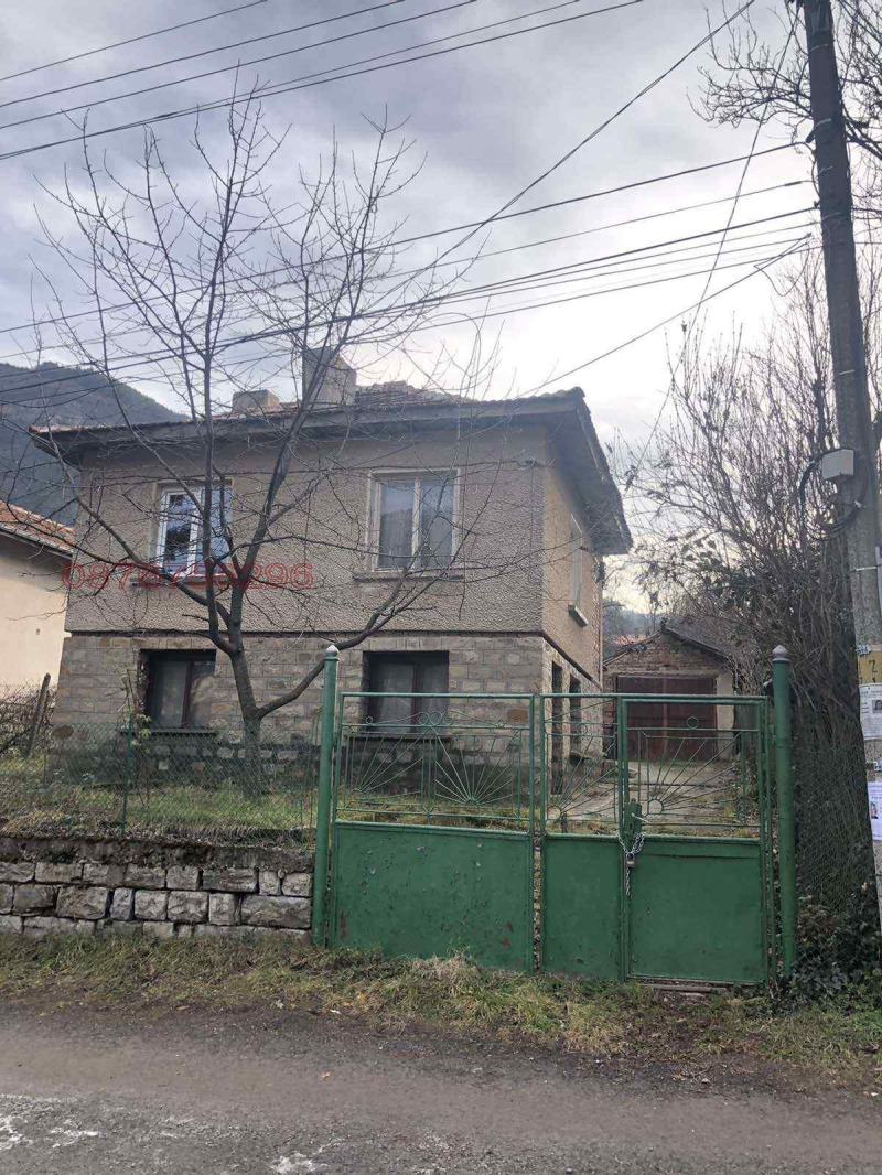 Продава КЪЩА, с. Церово, област София област