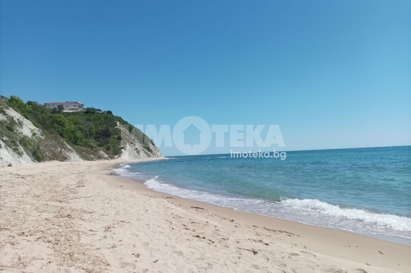 Продава ПАРЦЕЛ в област Варна, гр. Бяла - 664 кв.м / 49 800 € » 97 400.33 лв., ИМОТЕКА
