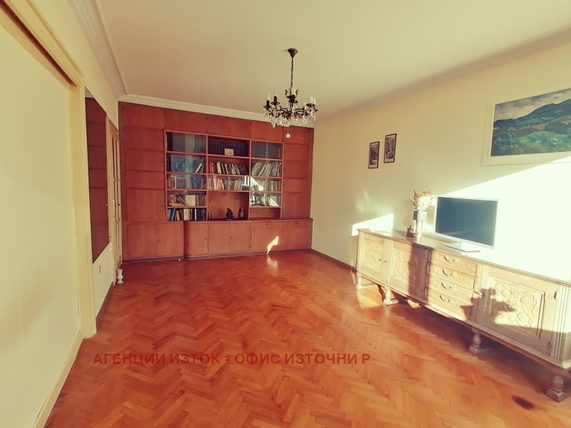 À venda  2 quartos Sofia , Doktorski pametnik , 94 m² | 77439748