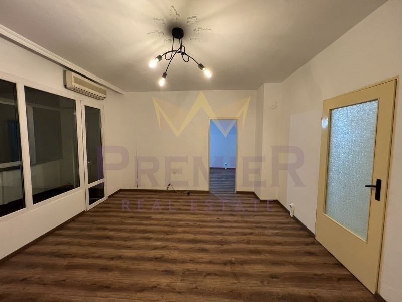 Продава 3-СТАЕН, гр. Пловдив, Кючук Париж, снимка 2 - Апартаменти - 54454347