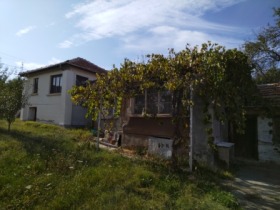 Продажба на имоти в с. Копаница, област Перник - изображение 2 