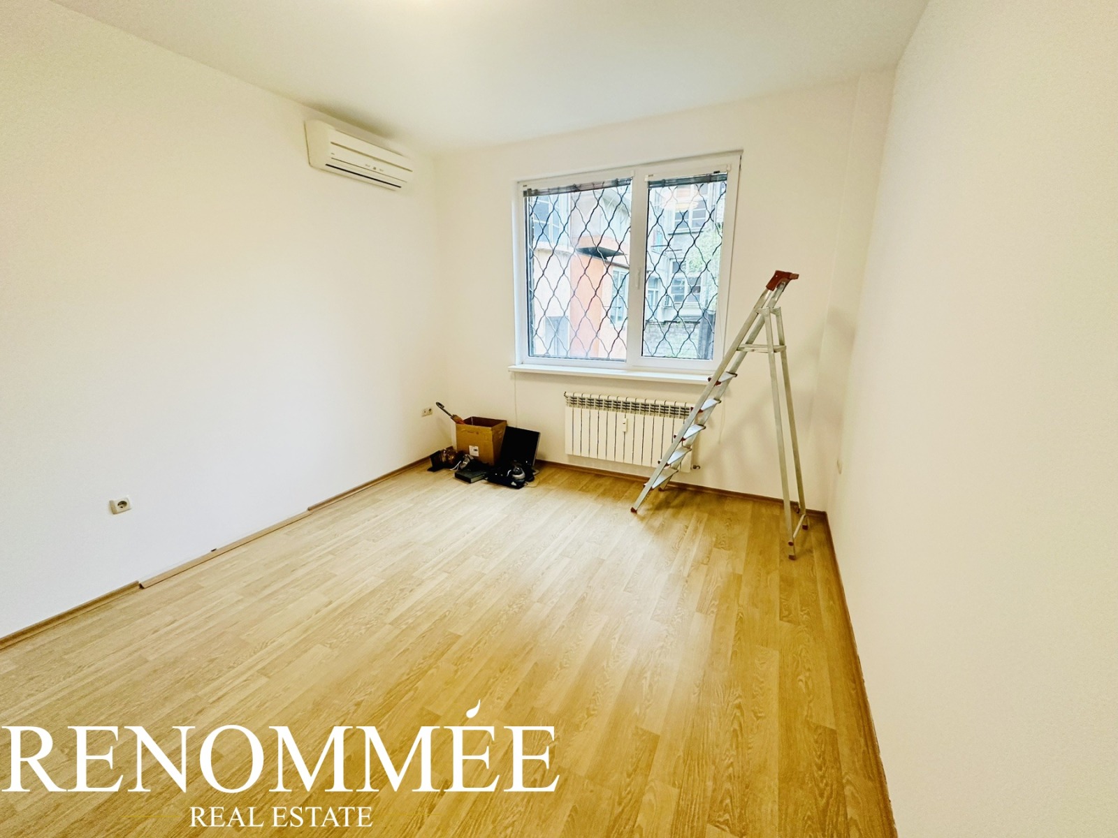 Продава МНОГОСТАЕН, гр. София, Център, снимка 3 - Апартаменти - 54123454