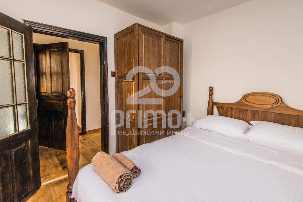 Продава КЪЩА, гр. Велико Търново, Стара част, снимка 2 - Къщи - 55128854