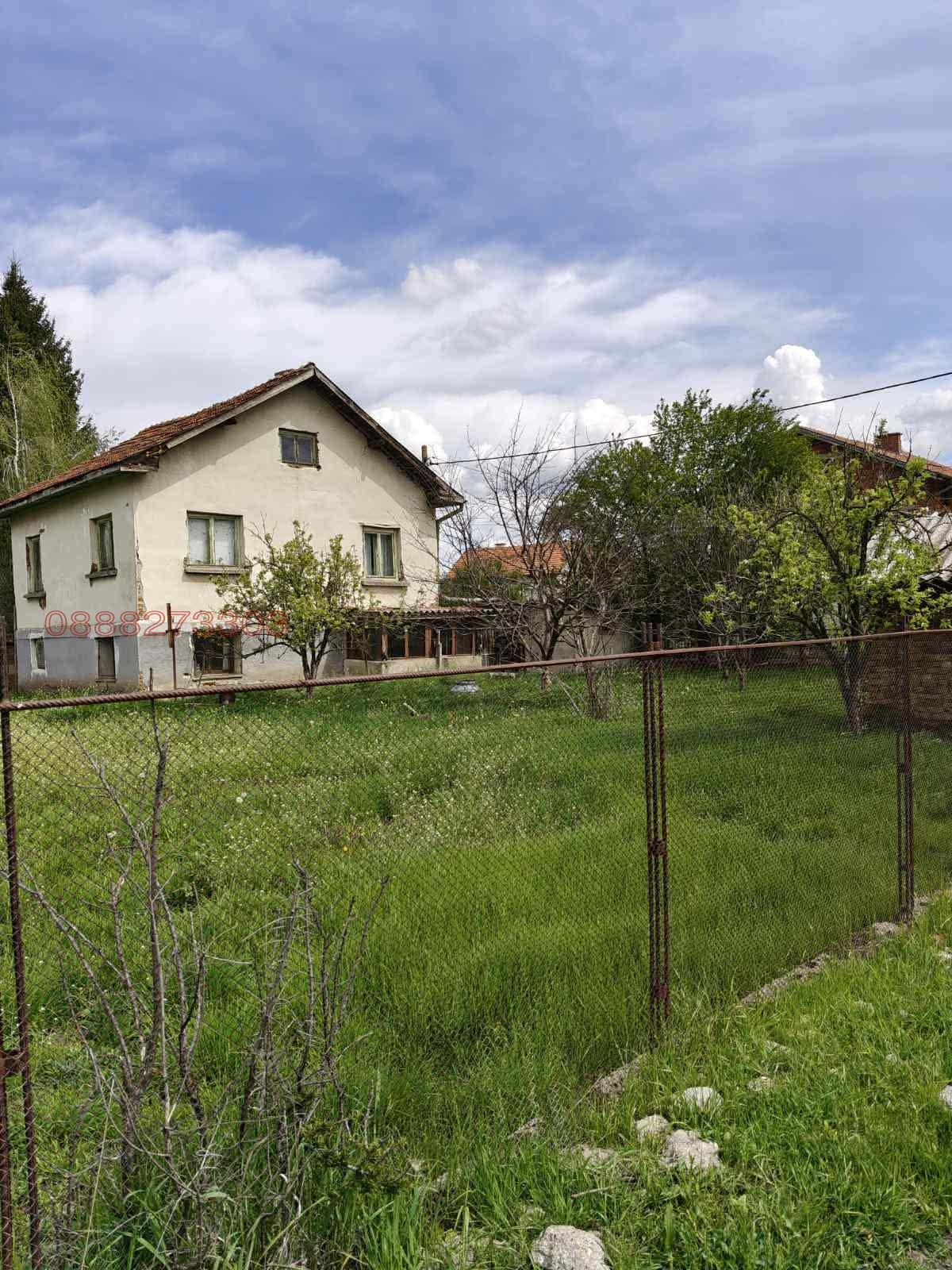 Продава КЪЩА, с. Райово, област София област