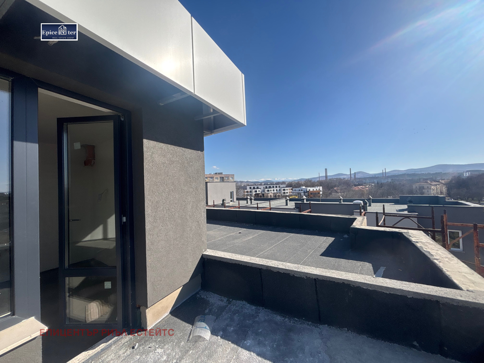 Продава 3-СТАЕН, гр. Перник, Изток