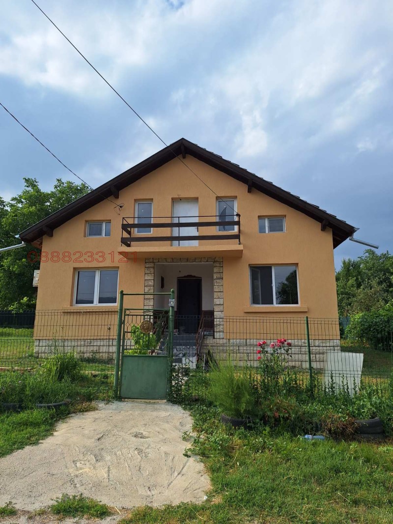 Продава КЪЩА в област Ловеч, с. Орешене - 164 кв.м / 88 000 € » 172 113.04 лв.