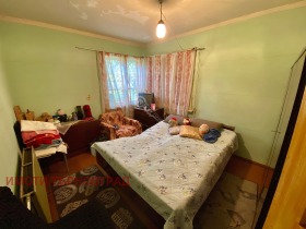 Casa Pchelishte, regione Veliko Tarnovo 9