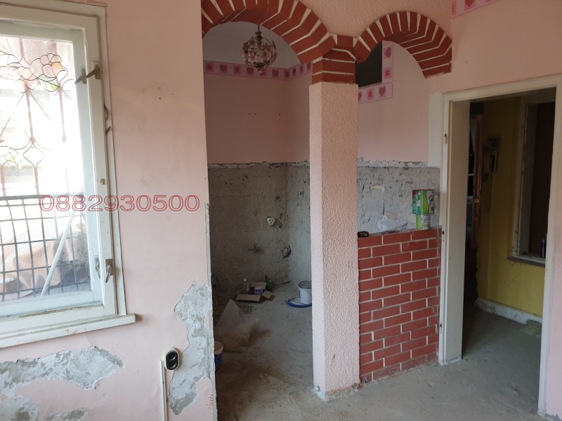 Продава ЕТАЖ ОТ КЪЩА, гр. Русе, Център, снимка 2 - Етаж от къща - 53450332