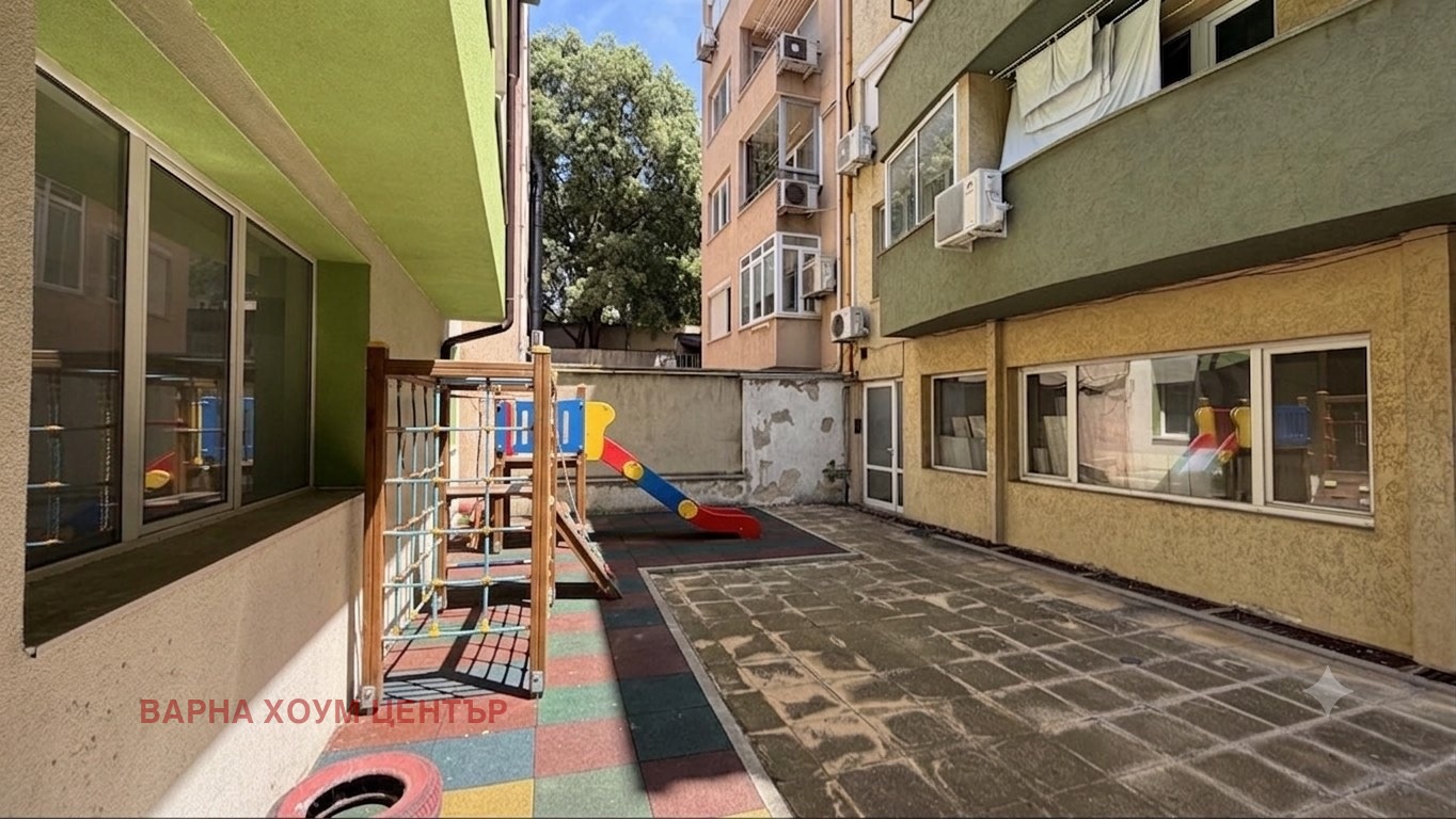 Продава КЪЩА, гр. Варна, Център, снимка 3 - Къщи - 51350604