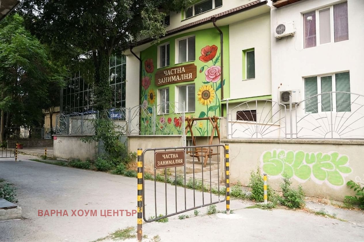 Продава КЪЩА, гр. Варна, Център, снимка 2 - Къщи - 51350604