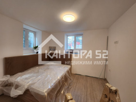 1 Schlafzimmer Zentar, Warna