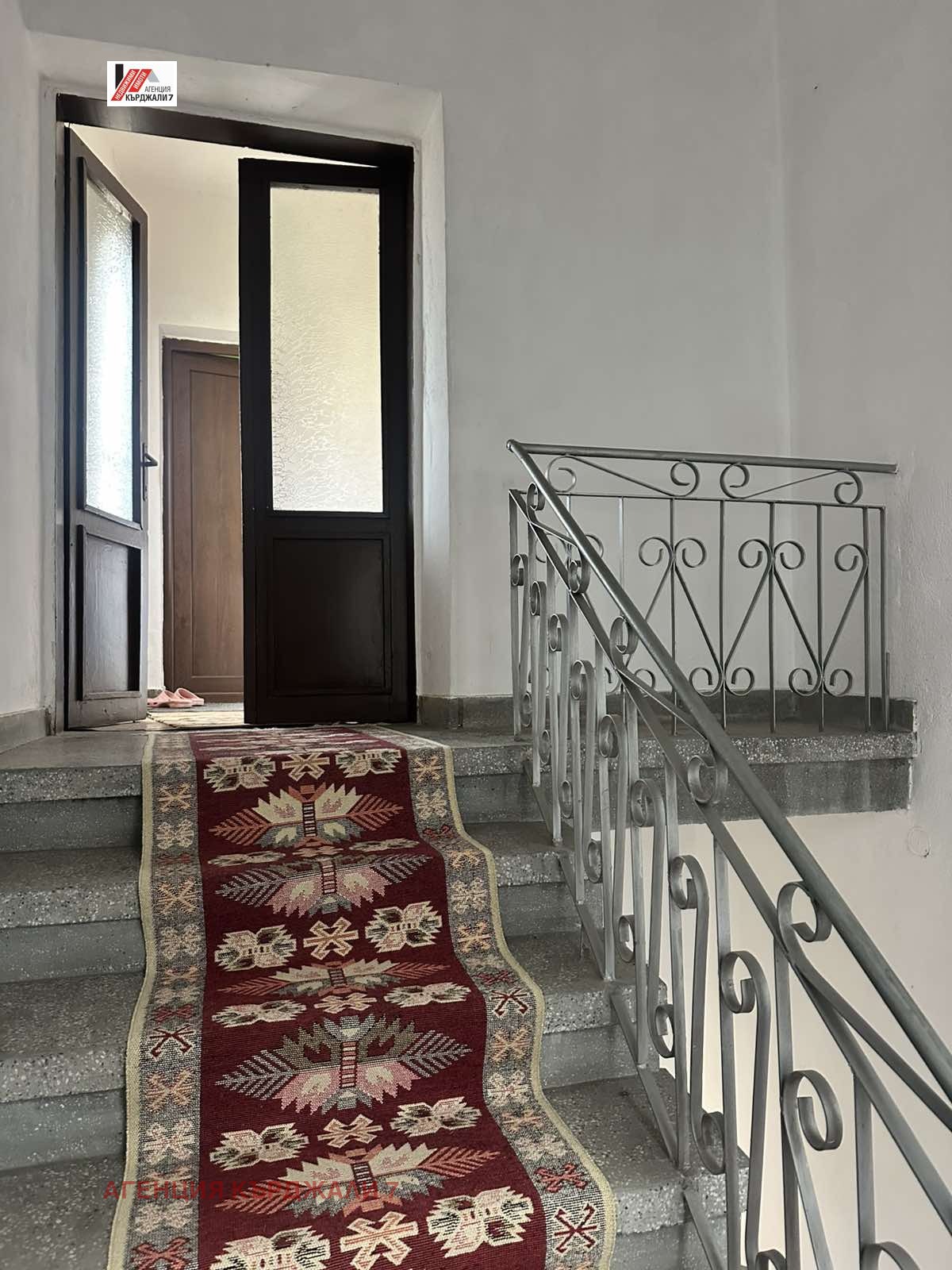 Продава ЕТАЖ ОТ КЪЩА, гр. Кърджали, Студен кладенец, снимка 11 - Етаж от къща - 54250040