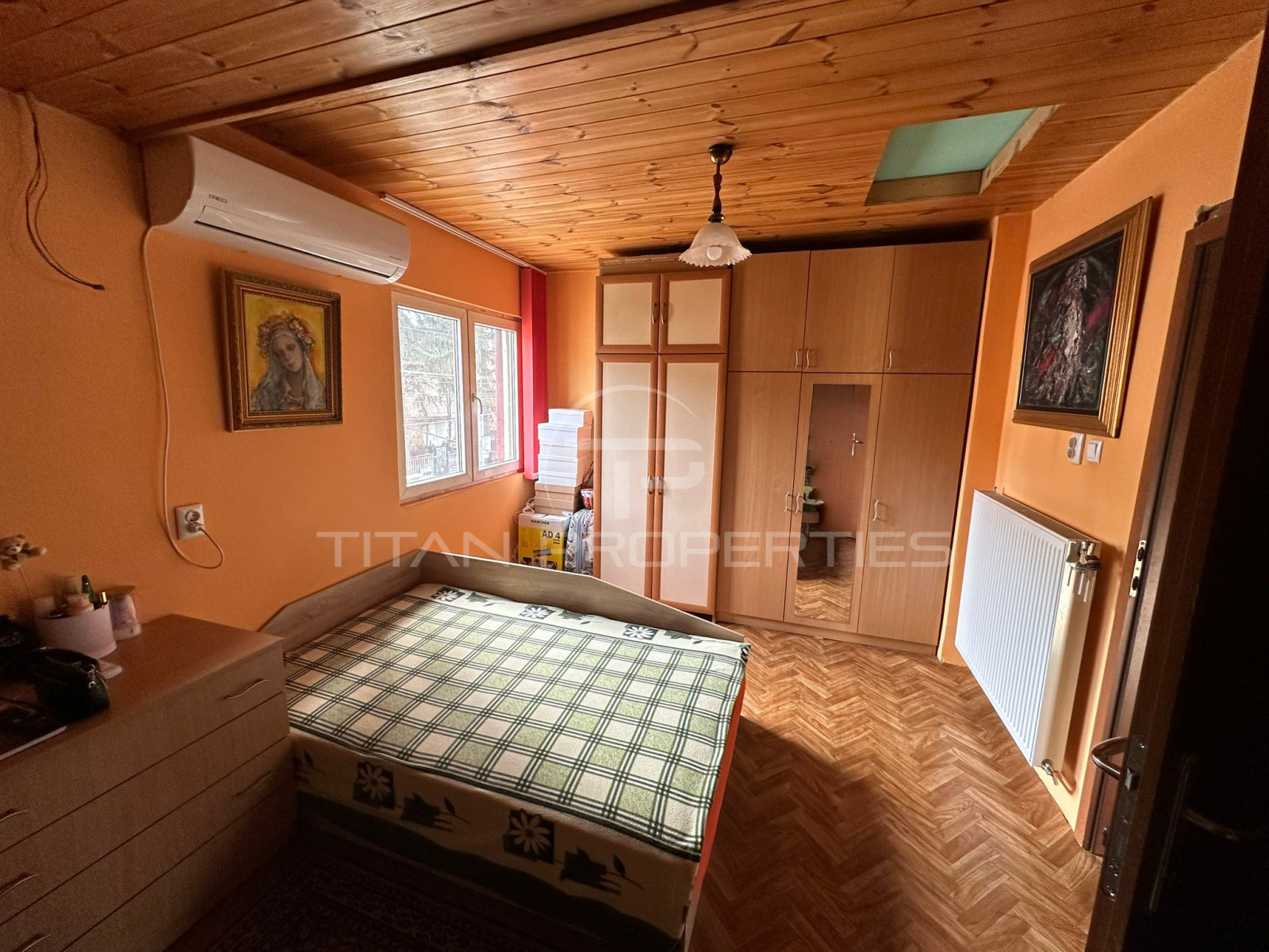 Продава КЪЩА, гр. София, с. Владая