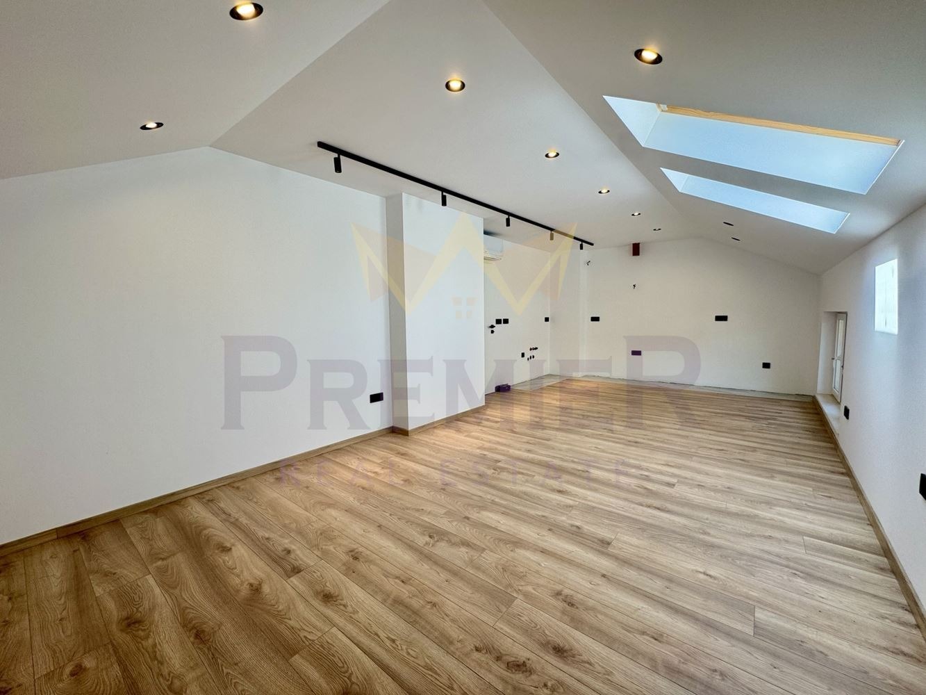 Продава 3-СТАЕН, гр. Варна, Гръцка махала, снимка 3 - Апартаменти - 53874381