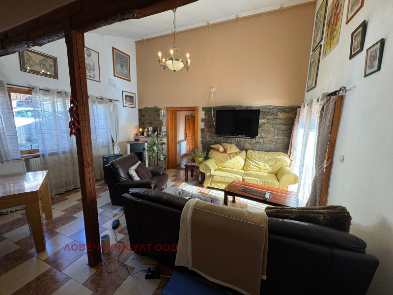 Продава КЪЩА, с. Хлевене, област Ловеч, снимка 11 - Къщи - 52194081