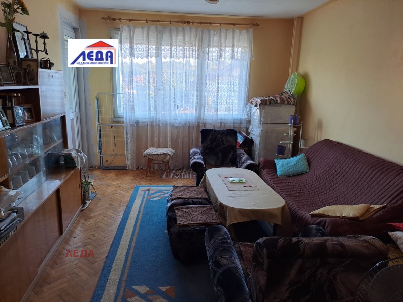 In vendita  2 camere da letto Pleven , 9-ti kvartal , 100 mq | 81195732