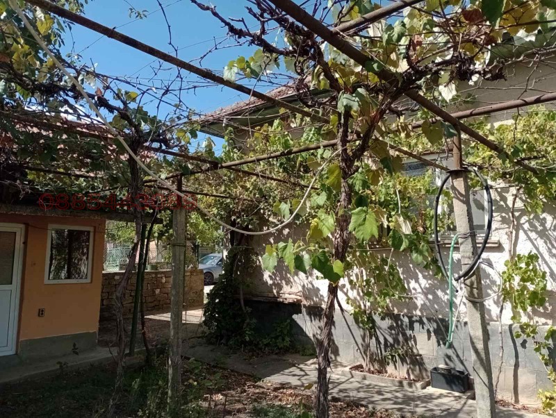 Продава КЪЩА, гр. Луковит, област Ловеч, снимка 2 - Къщи - 52779546