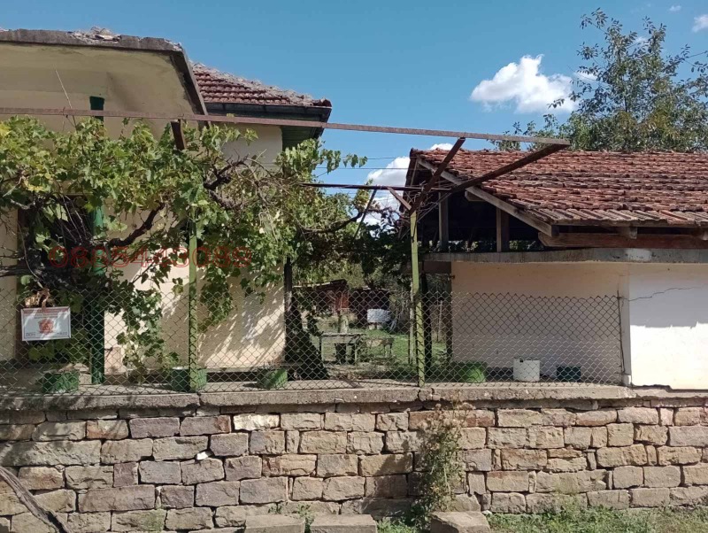 Продава КЪЩА, гр. Луковит, област Ловеч, снимка 3 - Къщи - 52779546