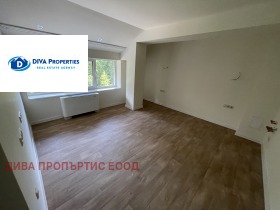 Myytävänä Studio