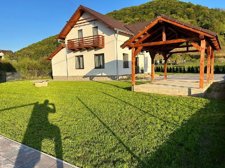 Продава КЪЩА, гр. Априлци, област Ловеч