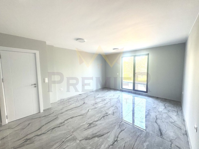 Na prodej  1 ložnice Varna , Vladislav Varnenčik 1 , 70 m2 | 62998441