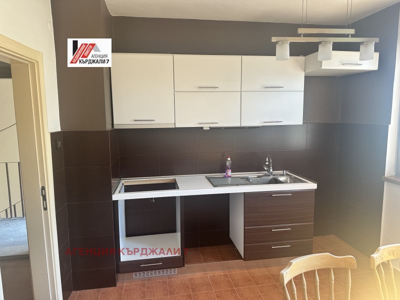 Продава 4-СТАЕН, гр. Кърджали, Център, снимка 3 - Апартаменти - 52693115