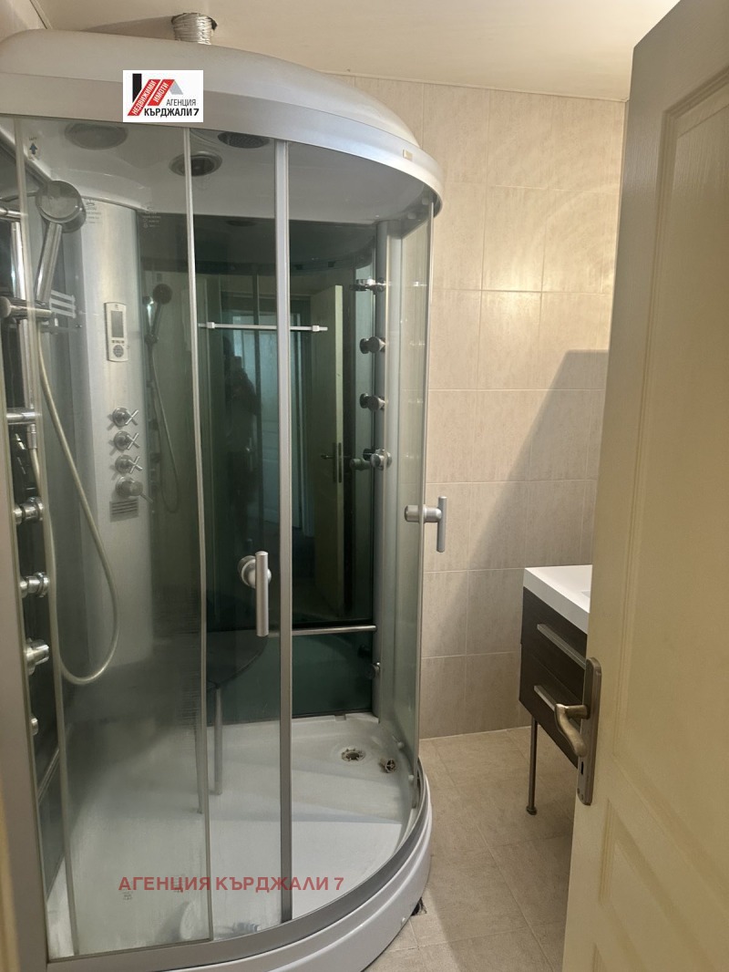 Продава 4-СТАЕН, гр. Кърджали, Център, снимка 13 - Апартаменти - 52693115