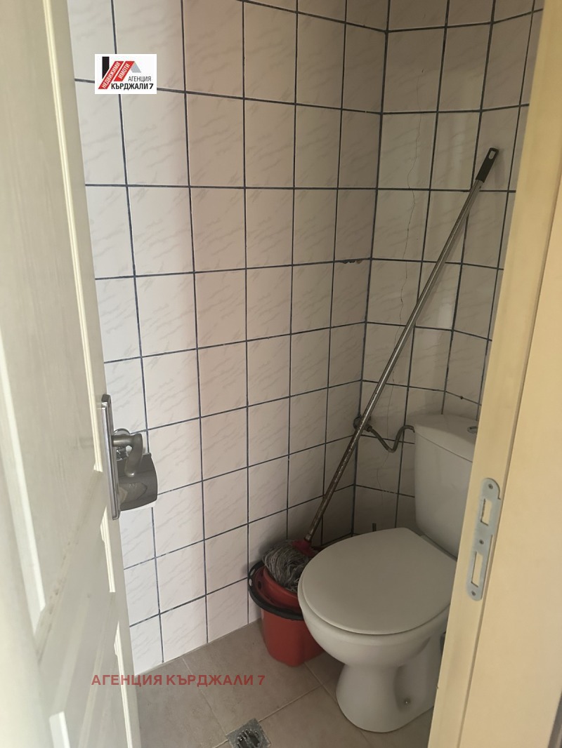 Продава 4-СТАЕН, гр. Кърджали, Център, снимка 15 - Апартаменти - 52693115